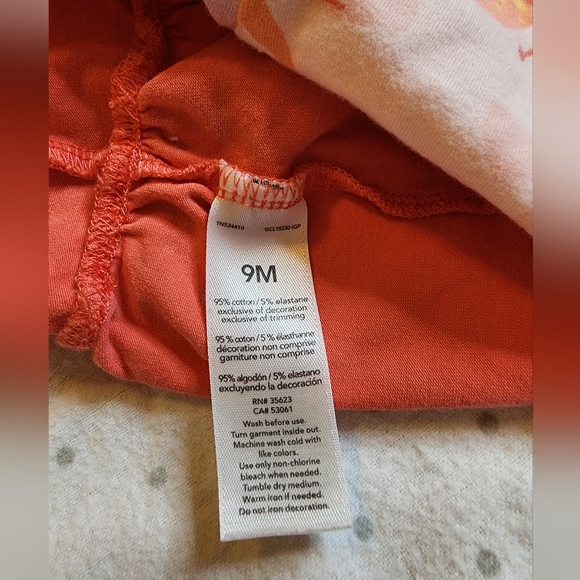 Carter's Baby Girl Outfit - 9 months - Picture 6 of 7